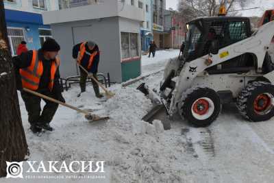 Дороги Хакасии засыпало снегом: куда обращаться?