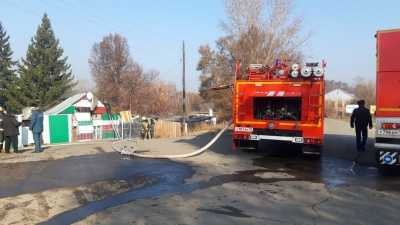 В Черногорске пожарные спасли мужчину и женщину