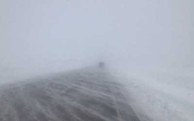 Снег и метели осложнили дорожную обстановку в Хакасии, будьте осторожны!
