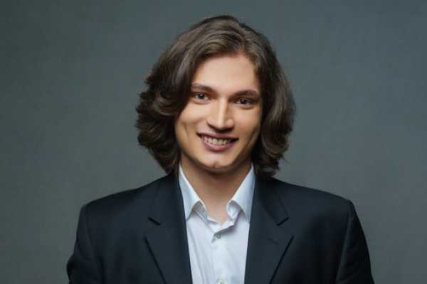 В столице Хакасии вновь выступит талантливый пианист Фёдор Орлов