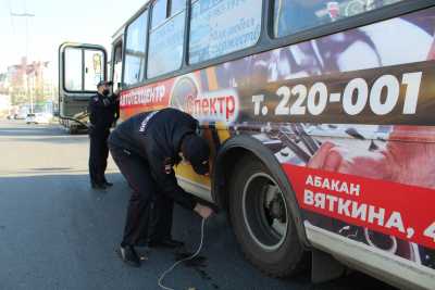 Абаканские автополицейские запрещают эксплуатацию пассажирских автобусов