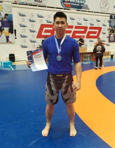 Абаканский борец завоевал серебро чемпионата Сибири